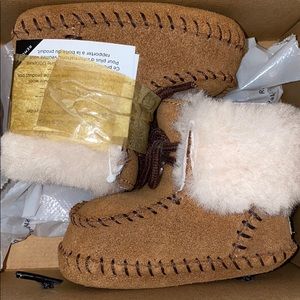 Ugg sparrow size 0/1 0-6 month nwt never worn